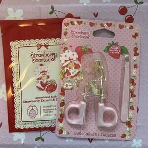 NIB Strawberry Shortcake Lash Curler, Tweezer, and One Face Sheet Mask Gift Set